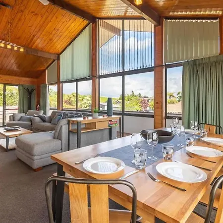 Deluxe Redwoods Villa